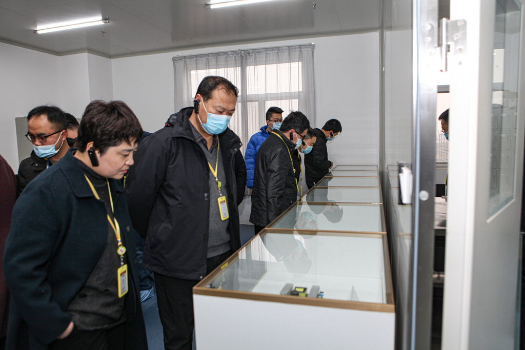 ¼¯ÍÅÁ쵼ݰÁÙÓÀÀû¼¯ÍÅ΢µçÑÐÌÖÖ¸µ¼ÊÂÇé