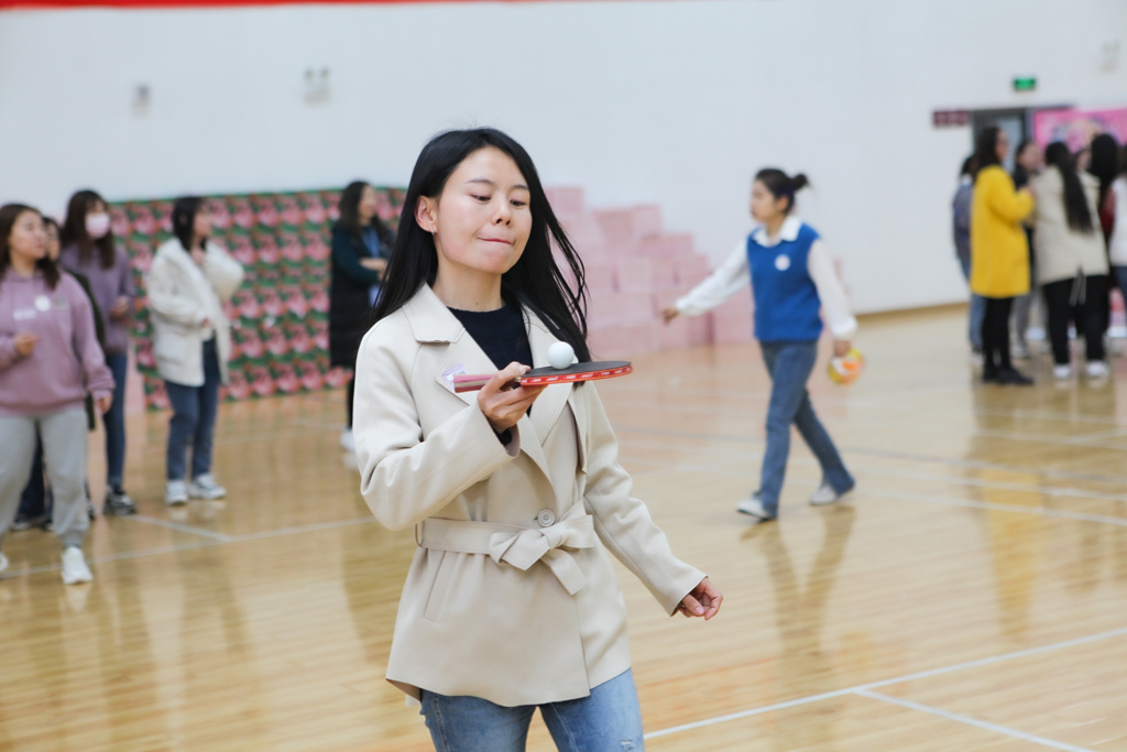 ������Ů��������������족 ��˾��չ2021�긾Ů���˶�