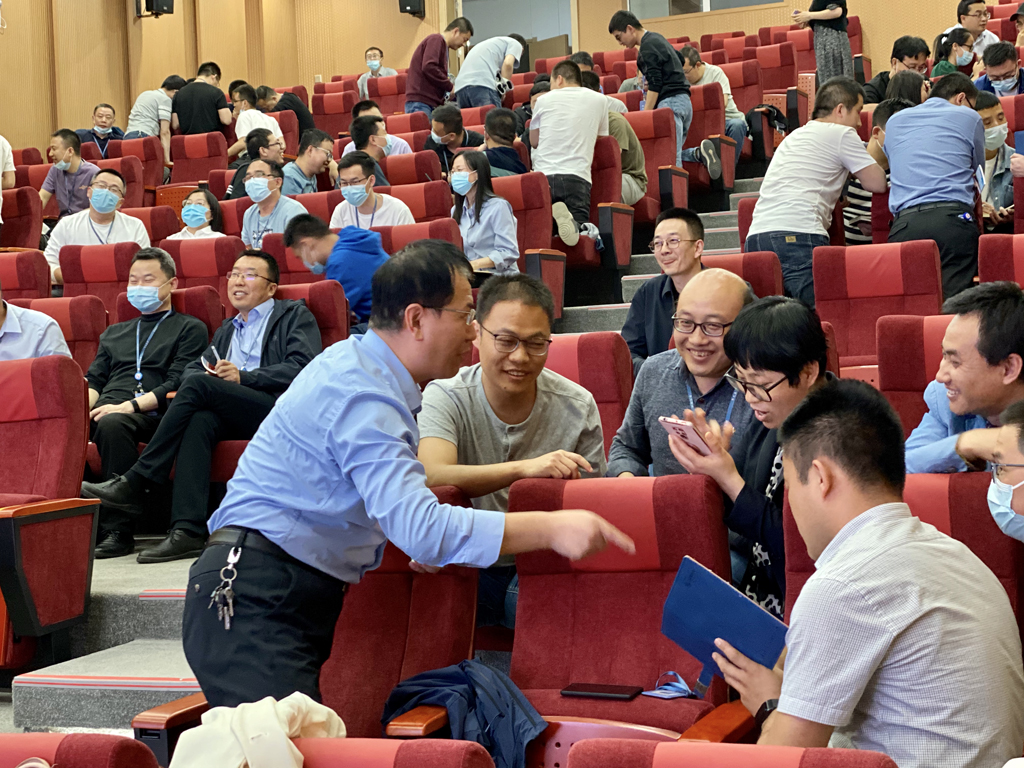 ��������΢�翪չ�����Ļ������˶�